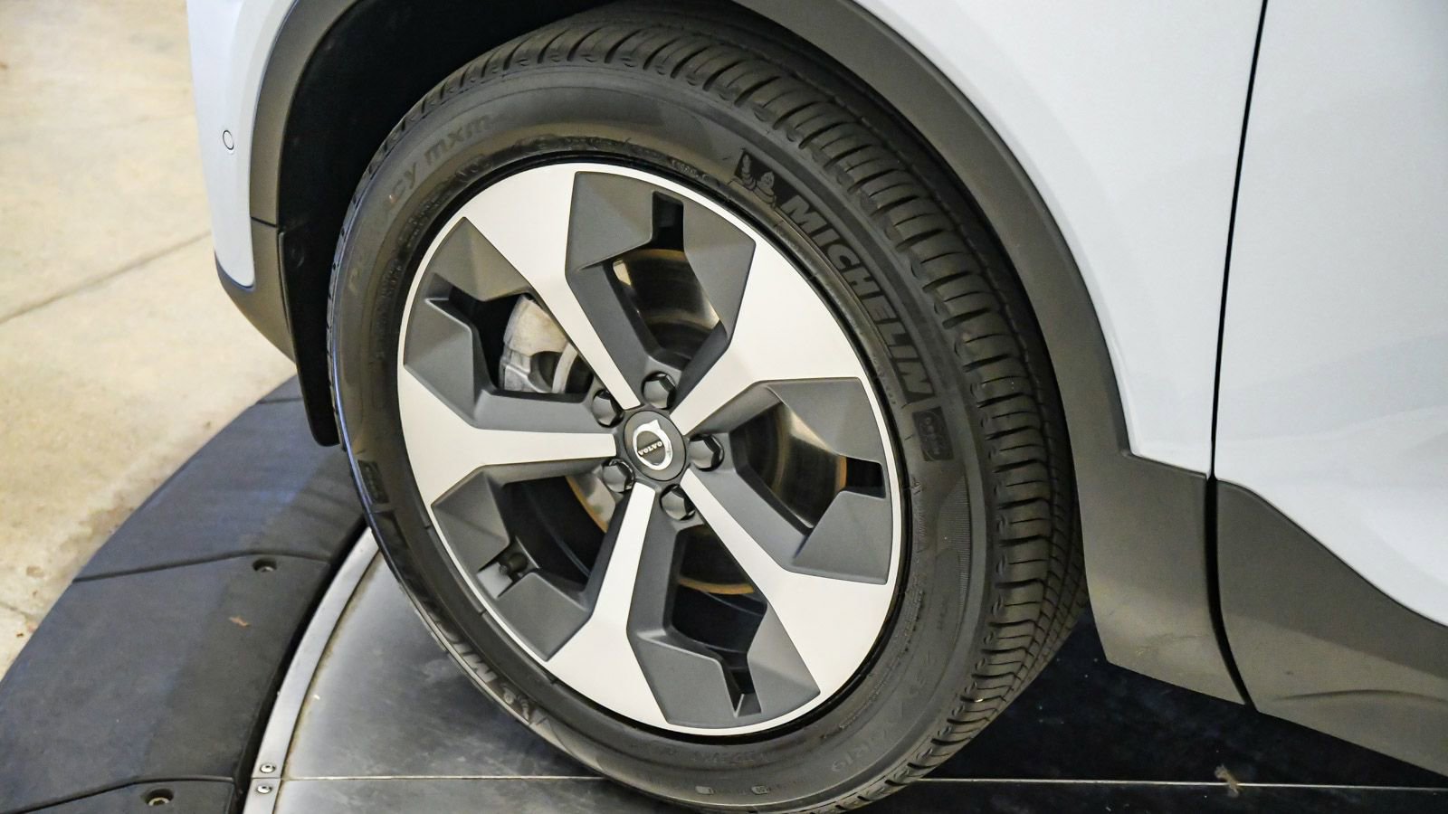 Certified 2026 Volvo XC40 B5 Plus w/ Protection Package Premier AWD/4WD image 10