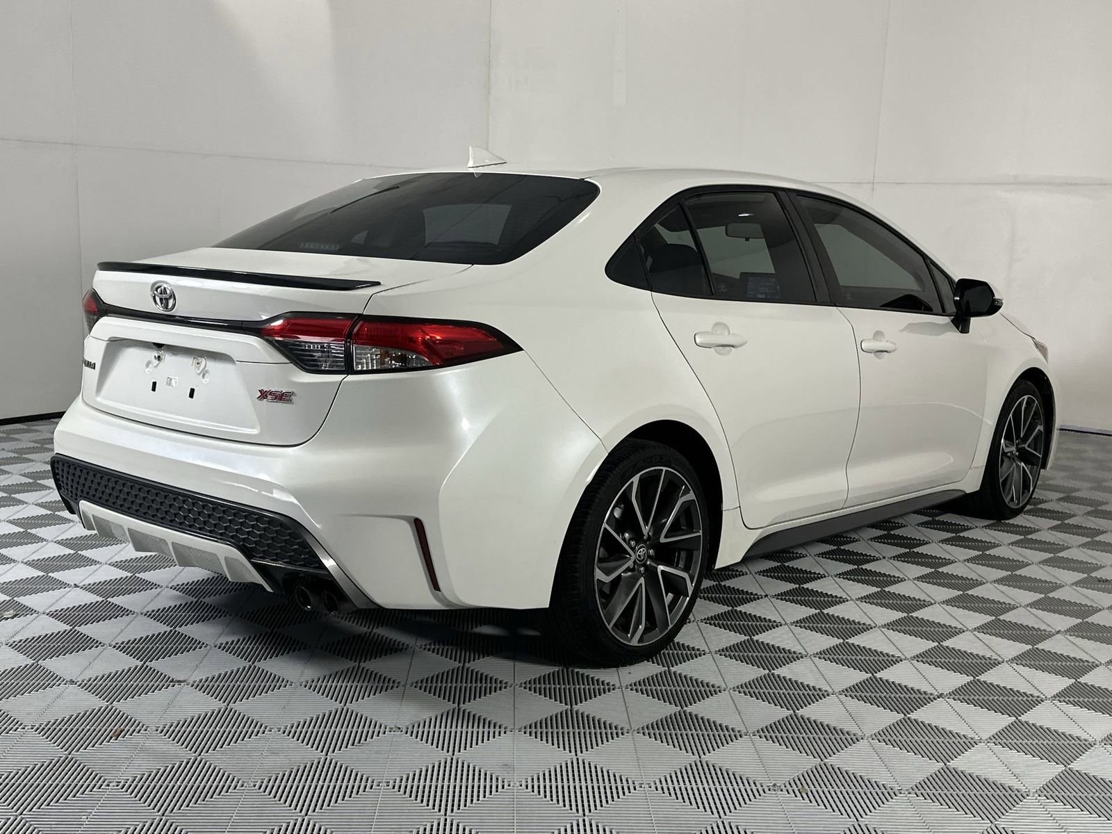 Used 2020 Toyota Corolla XSE FWD image 8