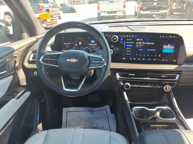 Used 2025 Chevrolet Traverse High Country FWD image 12