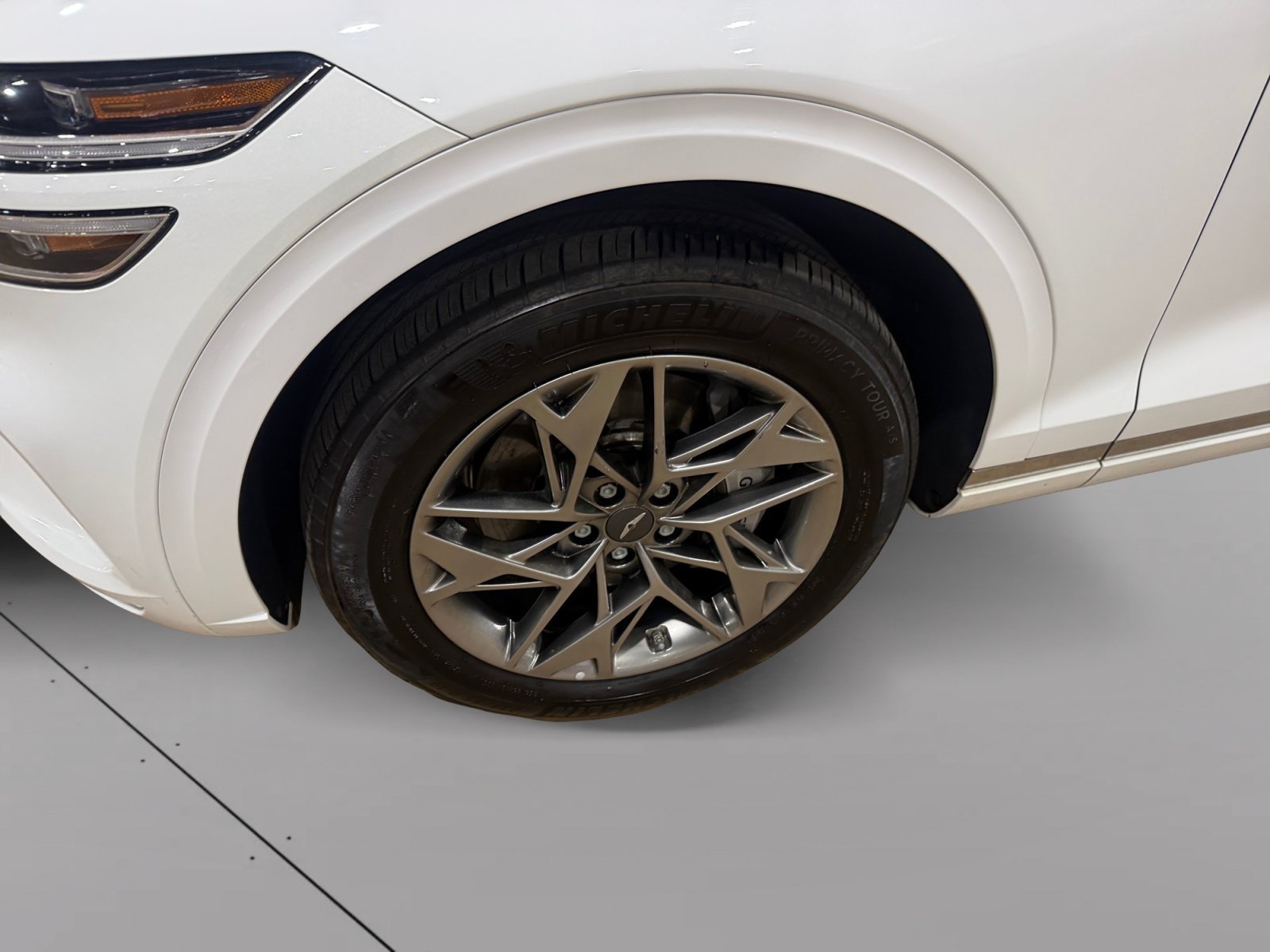 Used 2024 Genesis GV70 2.5T AWD/4WD image 3