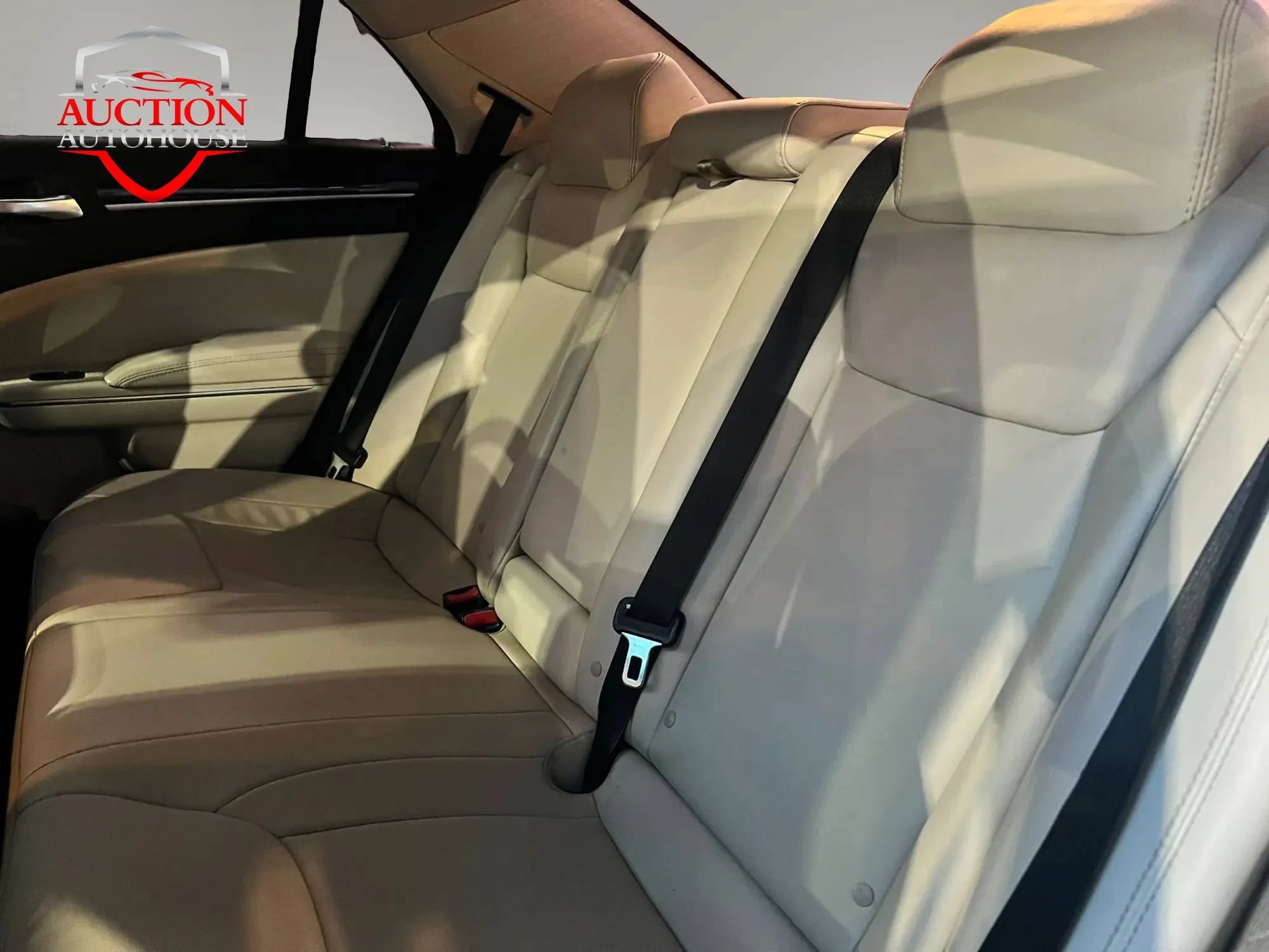 Used 2016 Chrysler 300 Limited RWD image 15