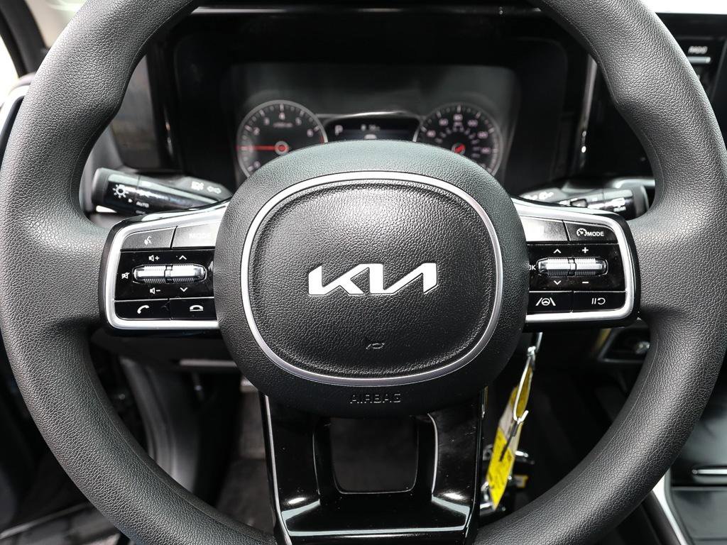 Used 2023 Kia Sorento LX image 15