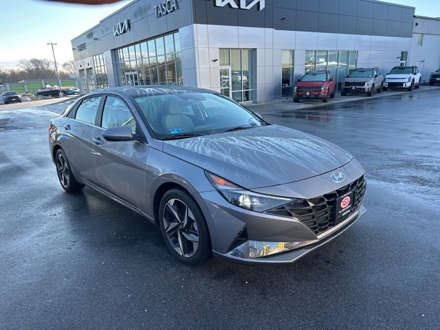 Used 2023 Hyundai Elantra Limited image 2