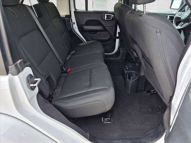 Used 2018 Jeep Wrangler Unlimited Sahara AWD/4WD image 18