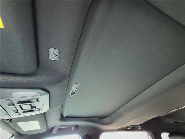 Used 2021 Toyota Highlander XSE FWD image 14
