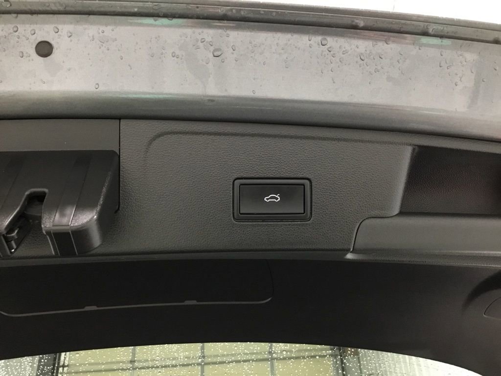 Used 2024 Volkswagen Atlas Cross Sport SEL R-Line AWD/4WD image 43