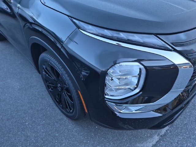 New 2026 Mitsubishi Outlander LE FWD image 9