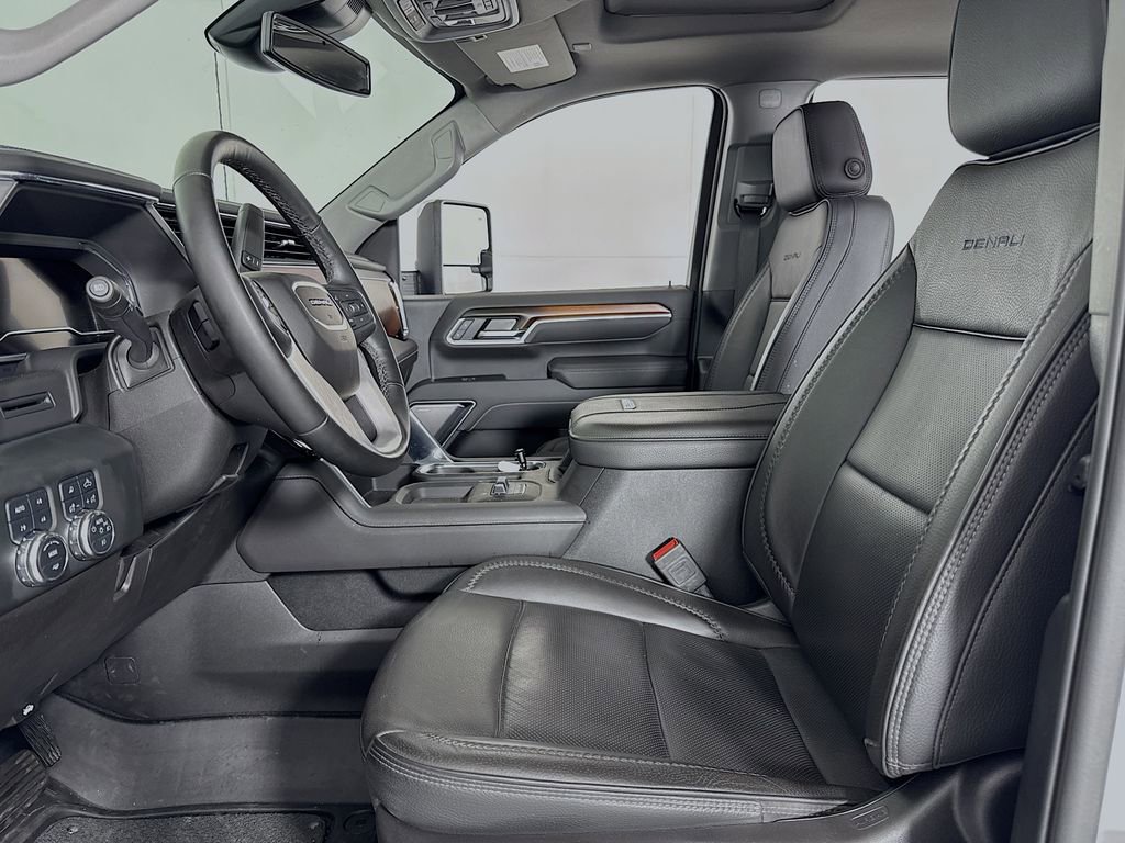 Used 2025 GMC Sierra 3500 Denali image 10