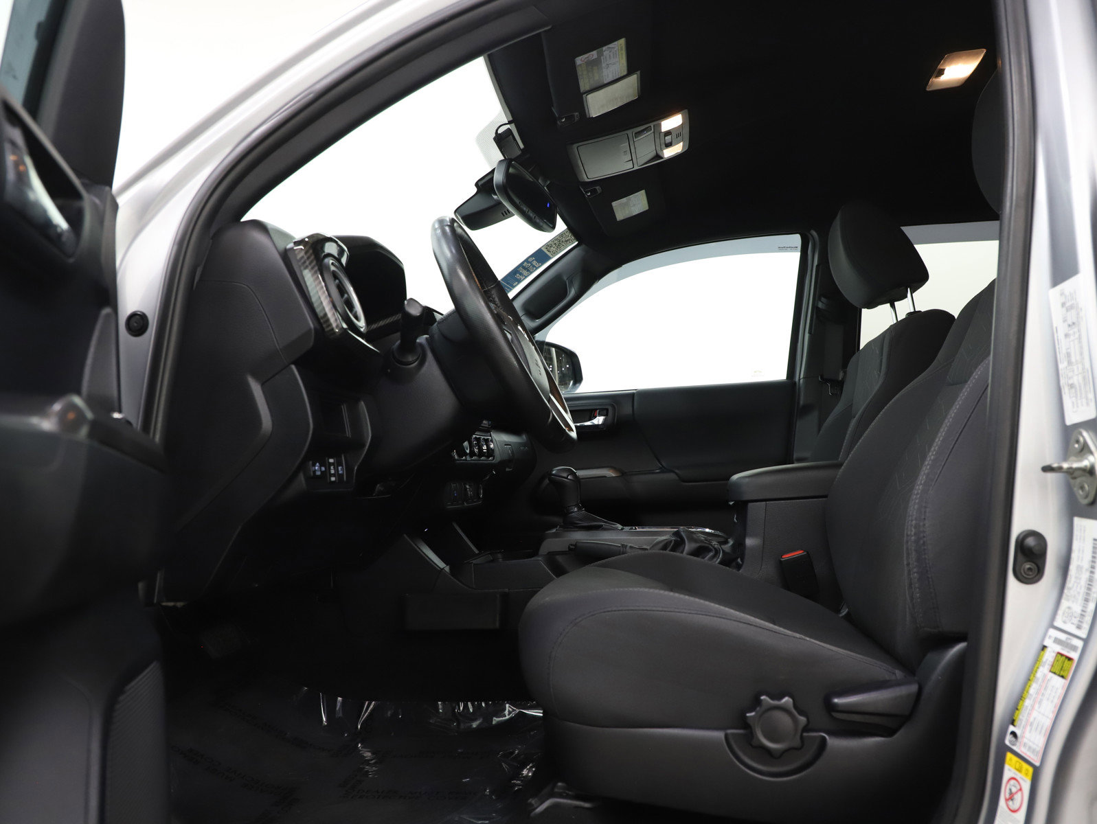 Used 2018 Toyota Tacoma TRD Sport AWD/4WD image 23