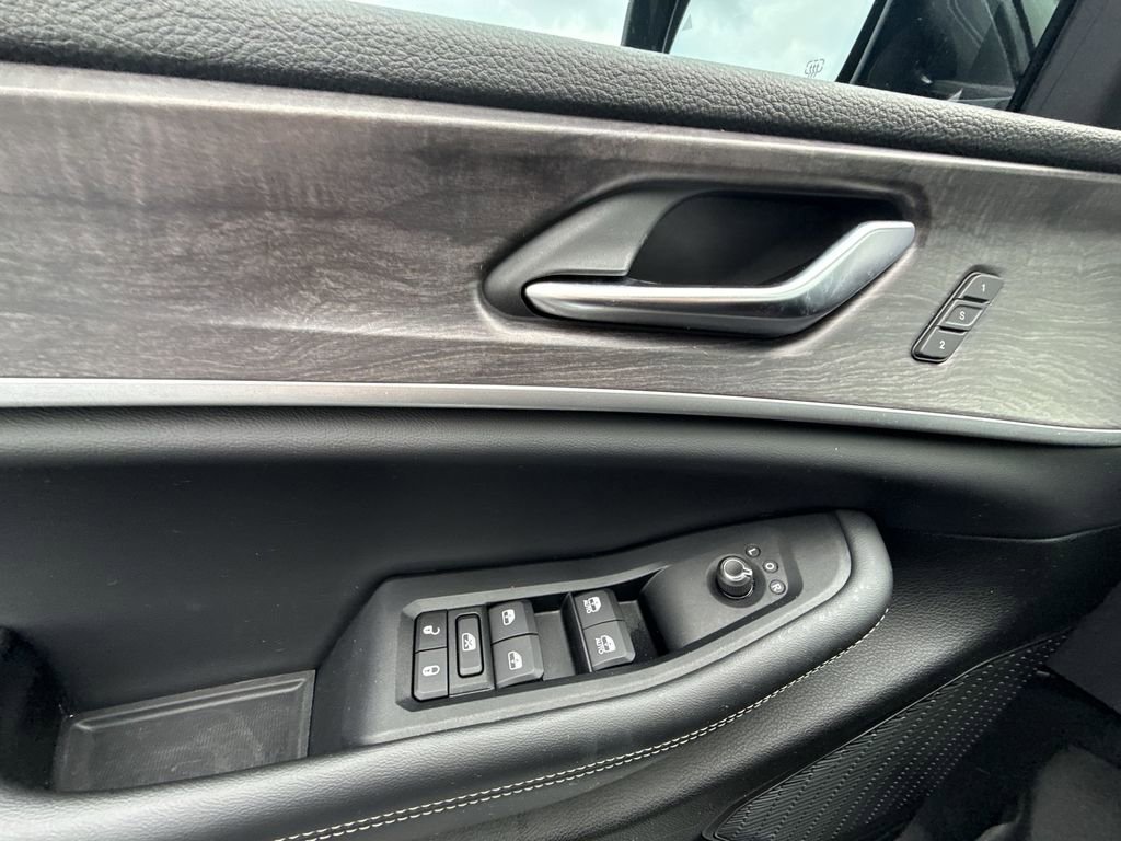 Used 2023 Jeep Grand Cherokee L Limited w/ Luxury Tech Group II image 30