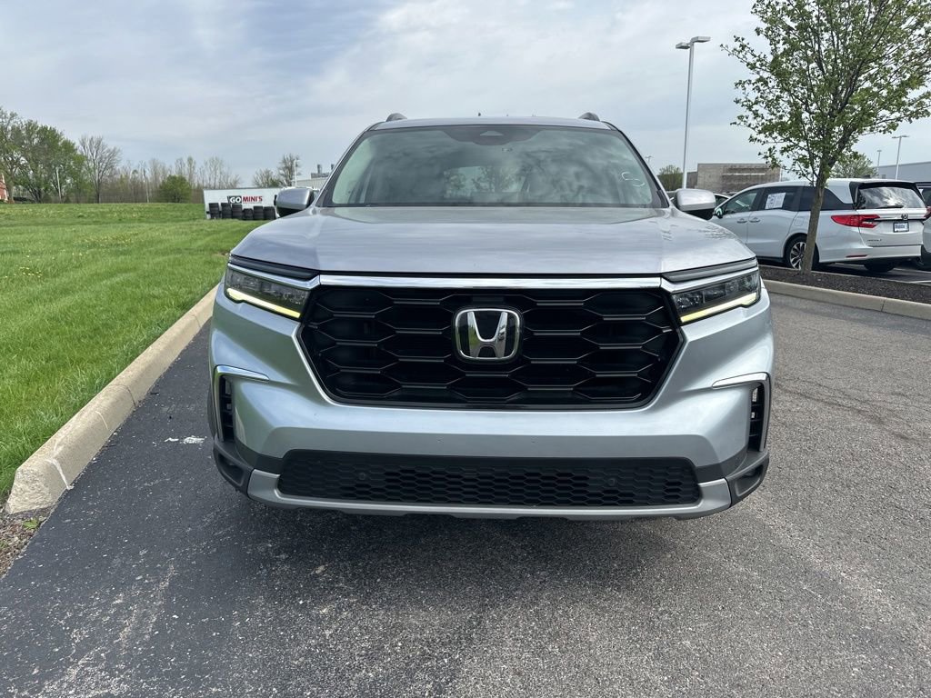 Used 2024 Honda Pilot Touring image 2