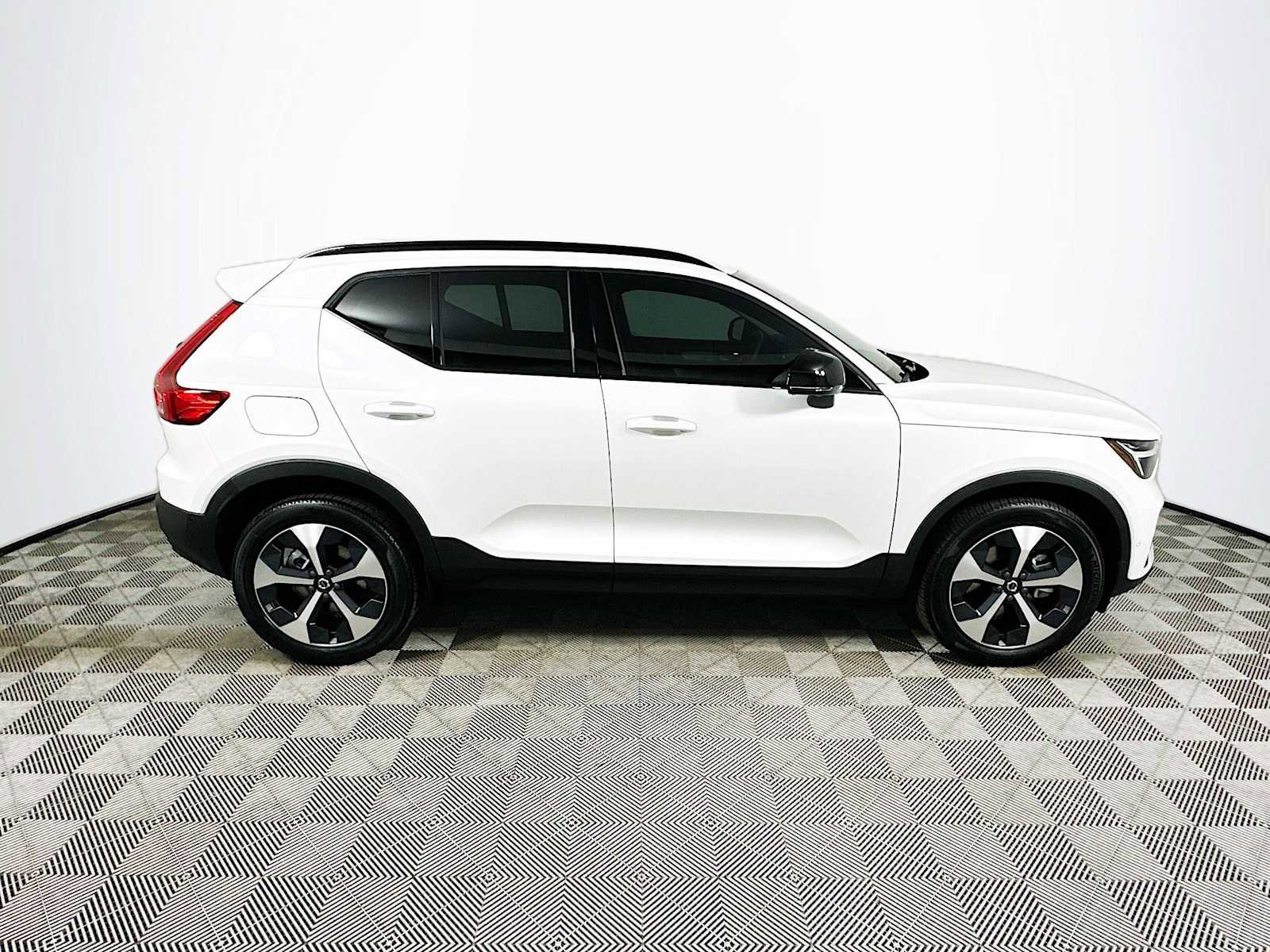 New 2026 Volvo XC40 B5 Plus w/ Protection Package Premier AWD/4WD image 8