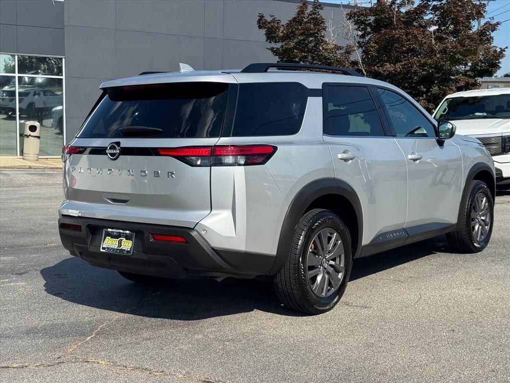 Certified 2025 Nissan Pathfinder SV FWD image 3