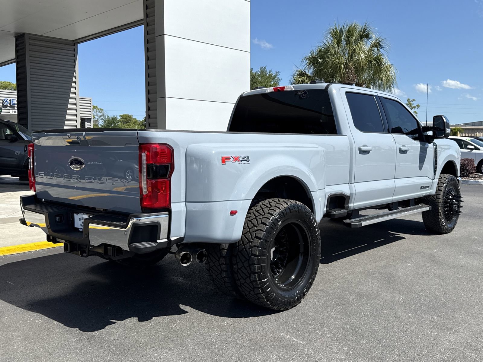 Used 2026 Ford F350 Lariat AWD/4WD image 4