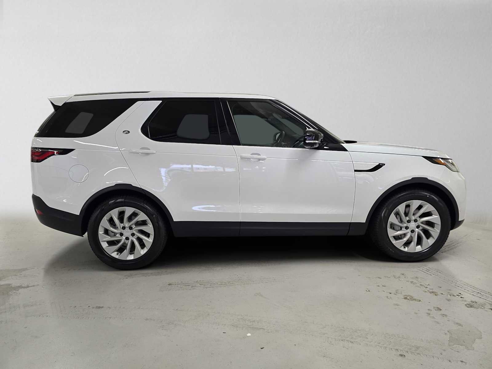 New 2026 Land Rover Discovery S AWD/4WD image 6