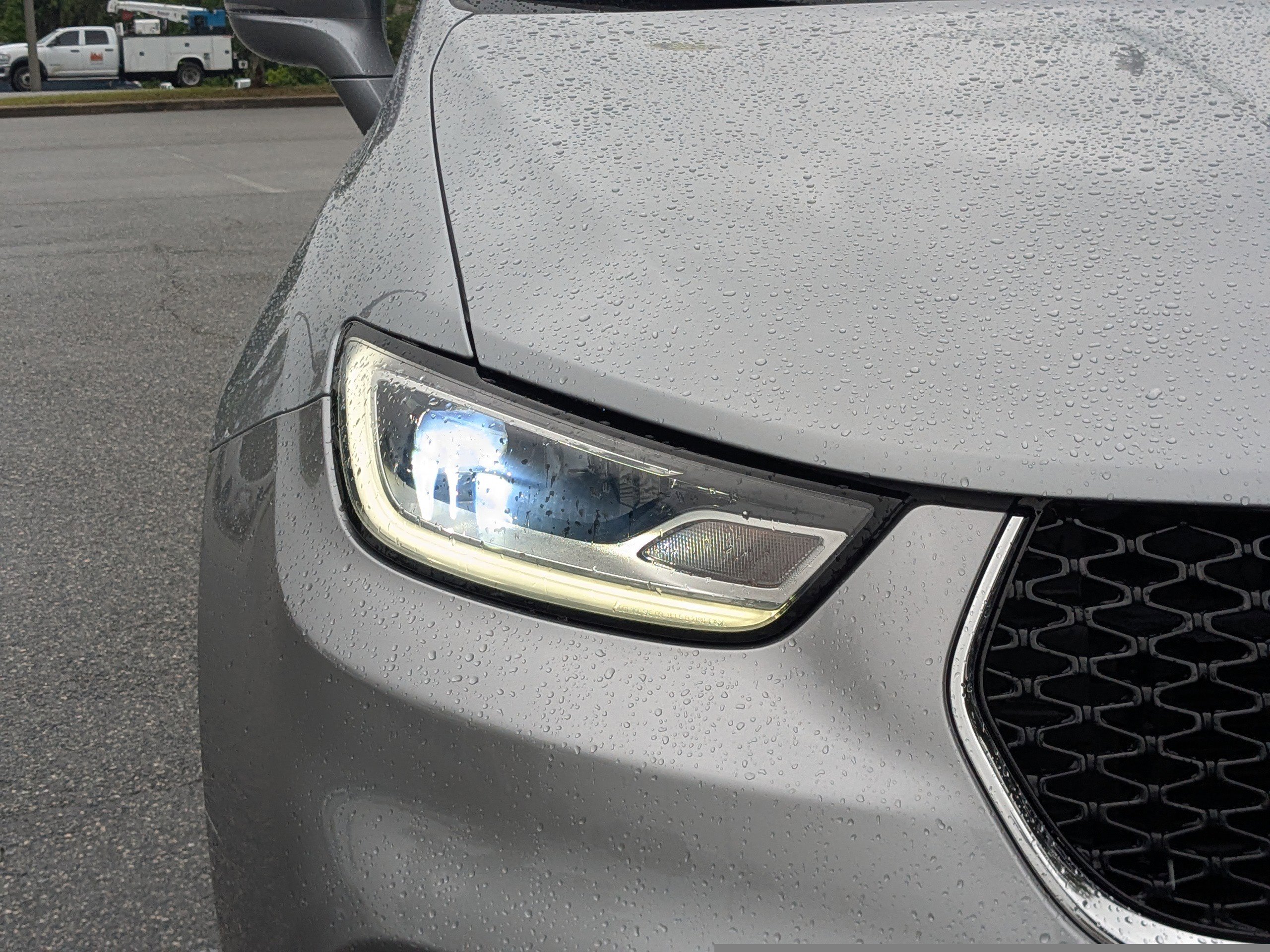 Used 2021 Chrysler Pacifica Touring image 9