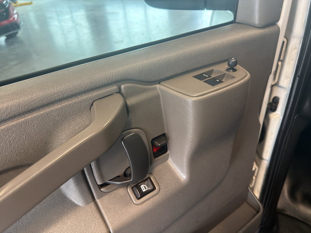 Used 2019 Chevrolet Express 2500 w/ Communications Package RWD image 9
