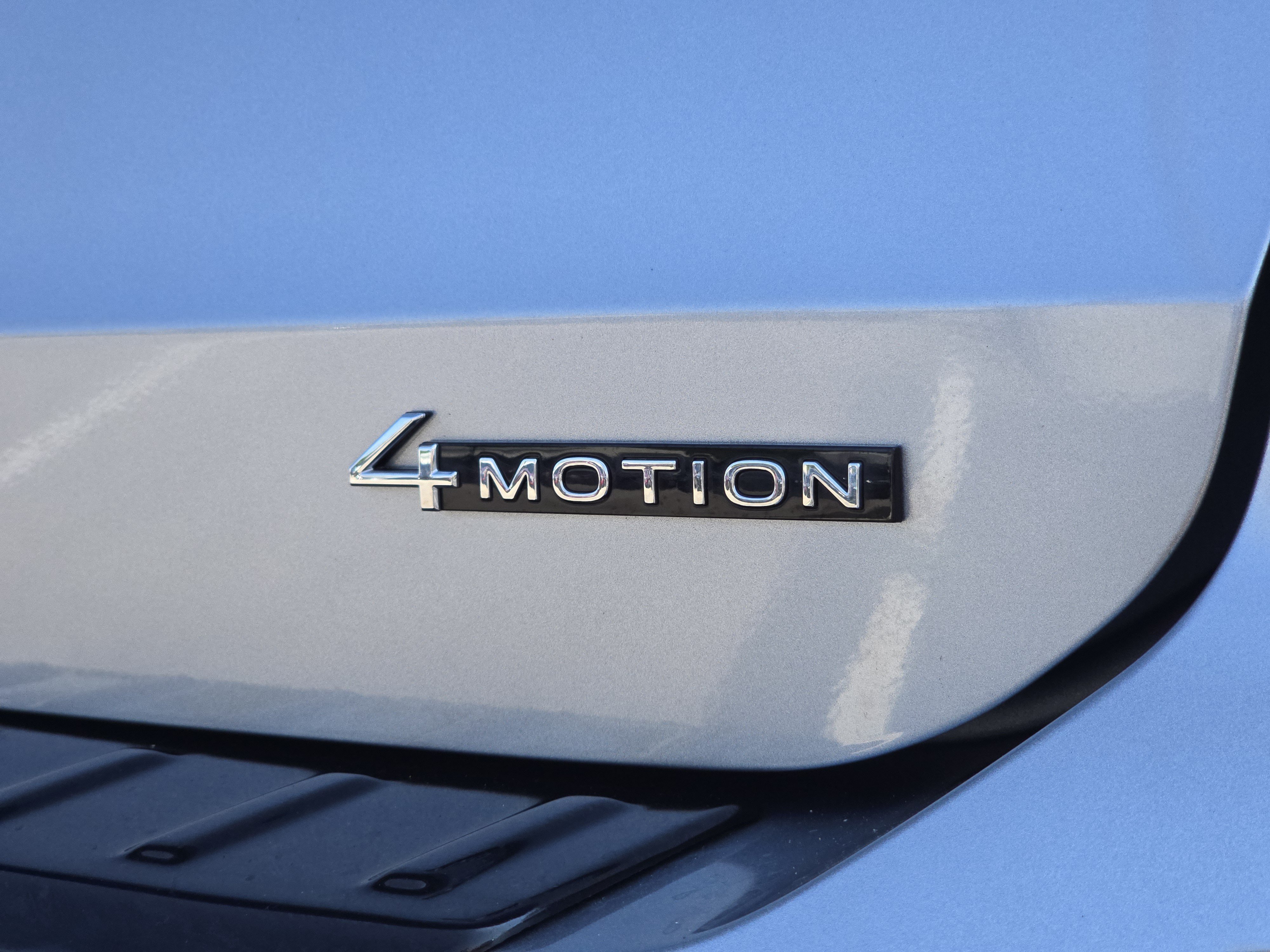 Certified 2025 Volkswagen Taos SEL AWD/4WD image 15