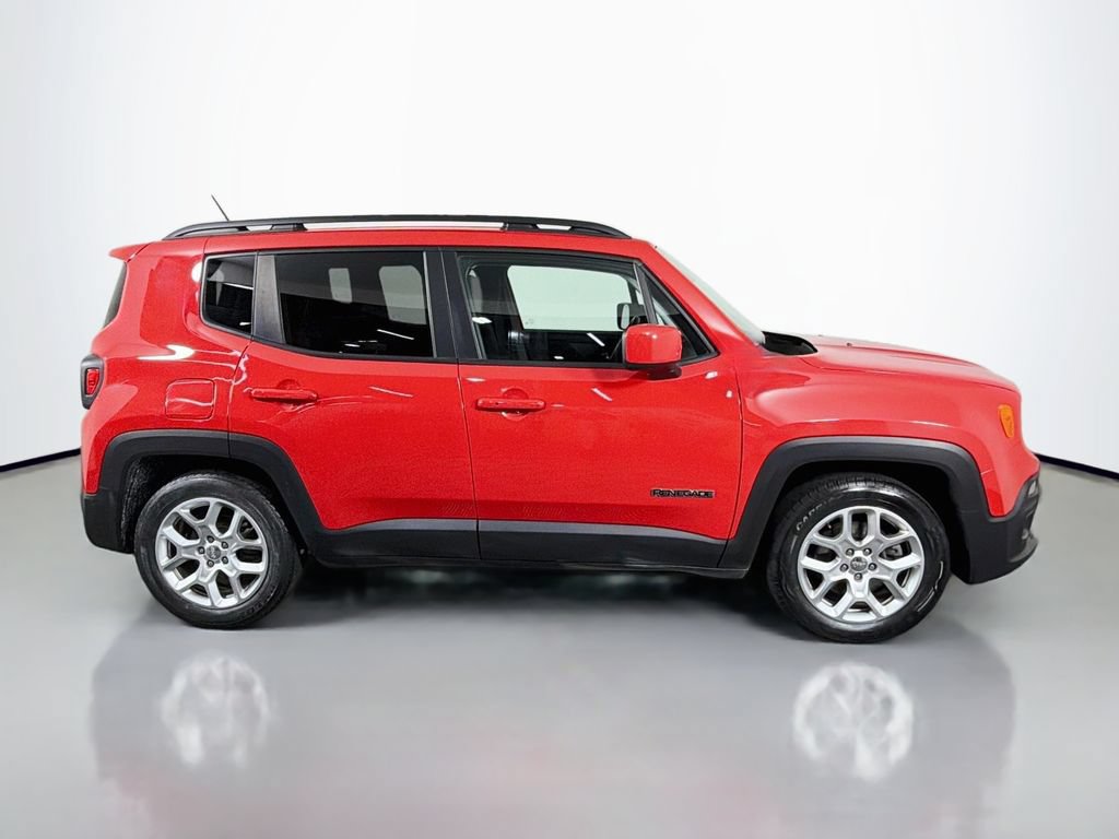 Used 2017 Jeep Renegade Latitude FWD image 8