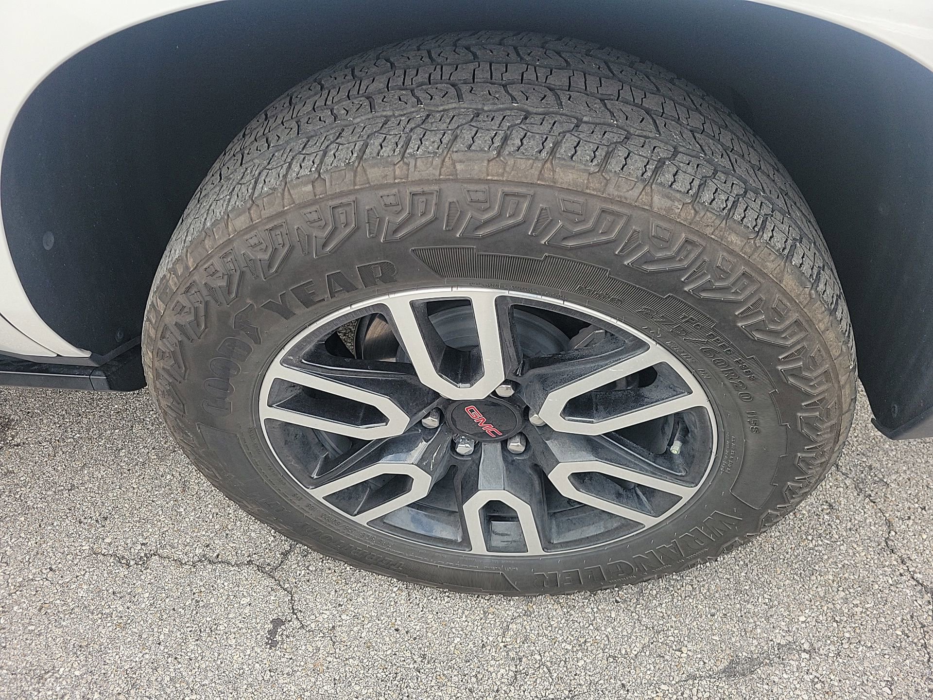 Used 2024 GMC Yukon AT4 w/ Technology Package image 29