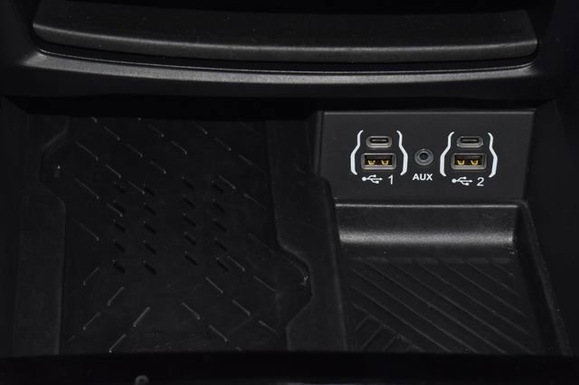 Used 2025 Chrysler Pacifica Limited image 21