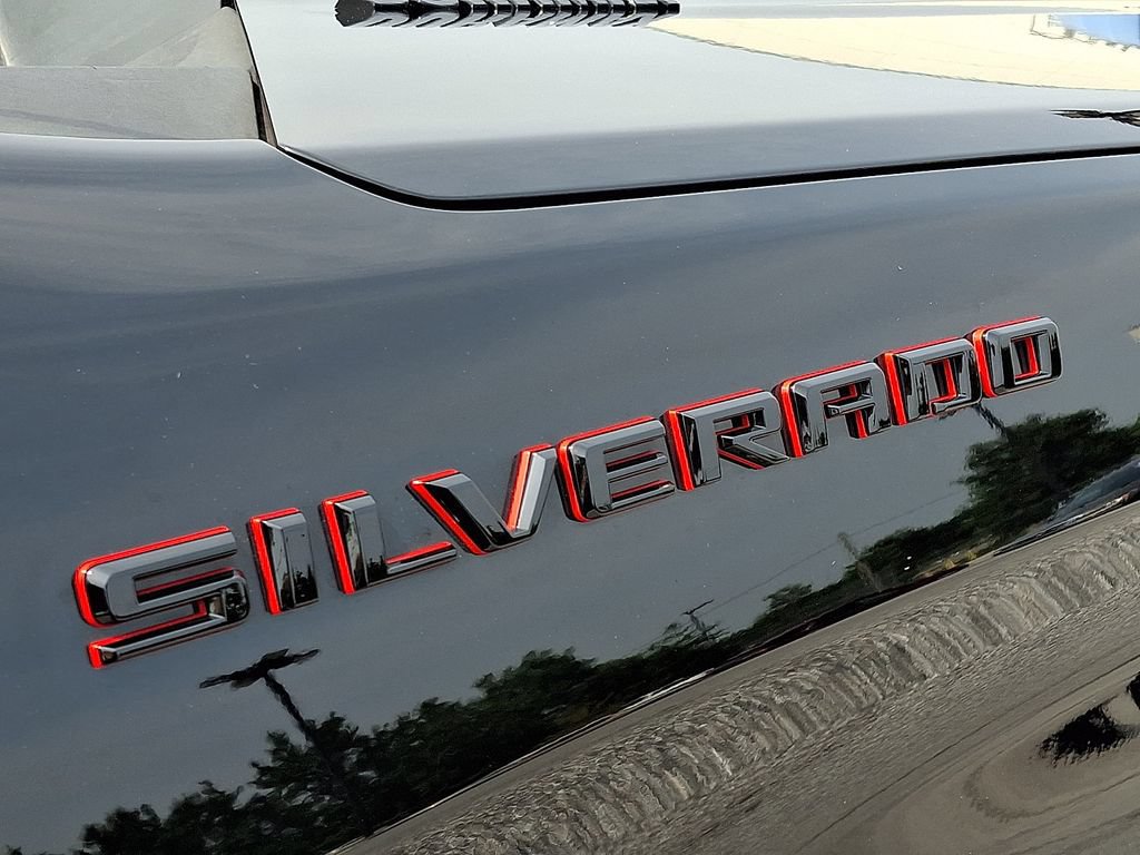 Used 2024 Chevrolet Silverado 1500 RST w/ Redline Edition AWD/4WD image 6