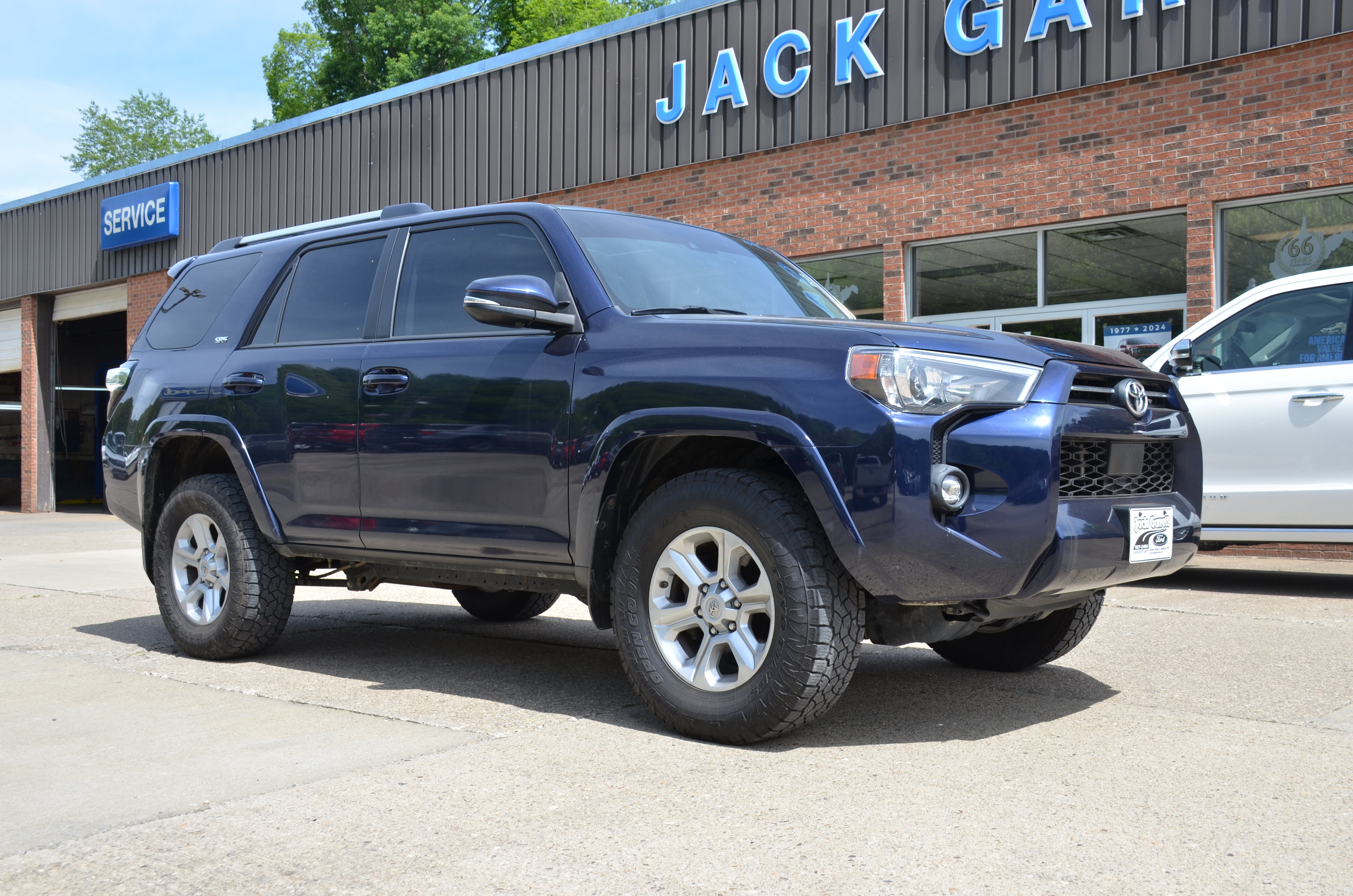 Used 2021 Toyota 4Runner SR5 Premium w/ Moonroof Package AWD/4WD image 26