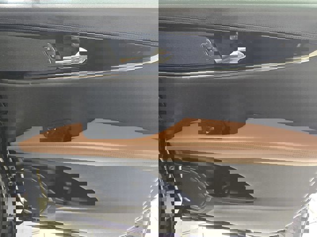 Used 2022 Lincoln Nautilus Reserve image 3