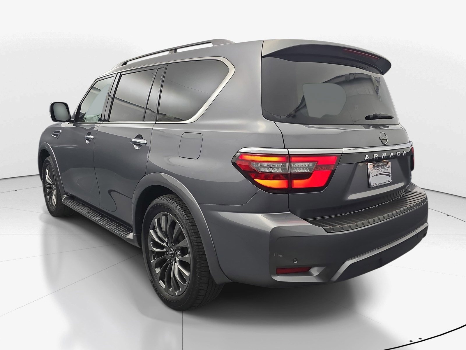 Used 2023 Nissan Armada Platinum w/ Captain's Chairs Package RWD image 6