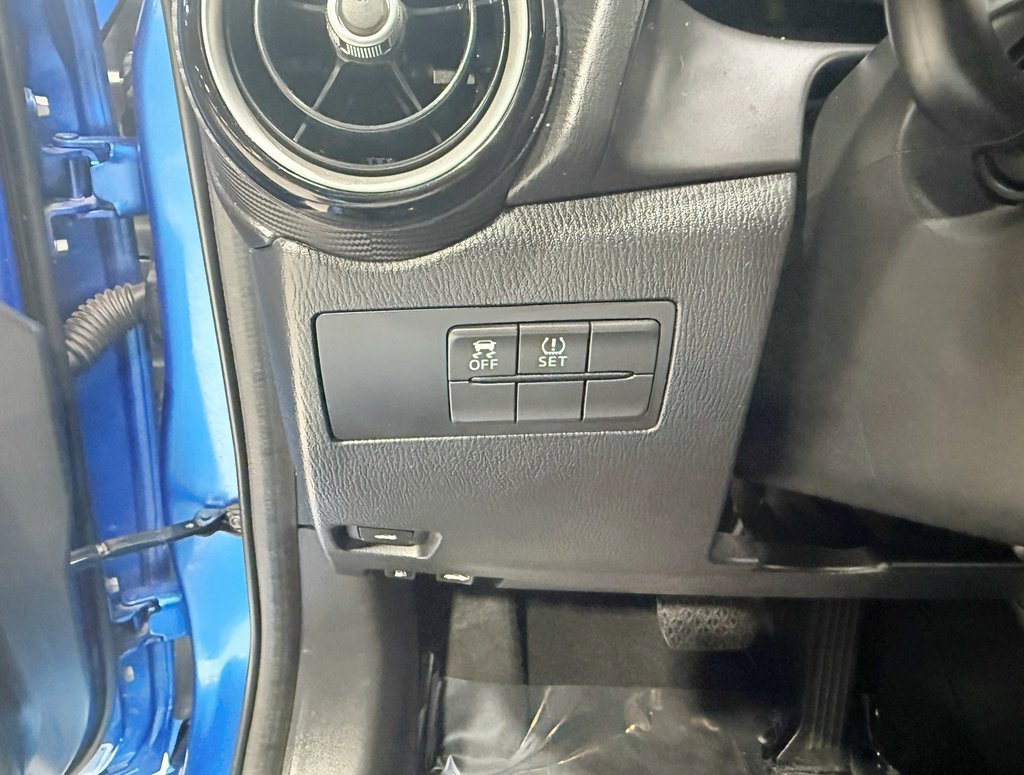 Used 2020 Toyota Yaris LE image 8