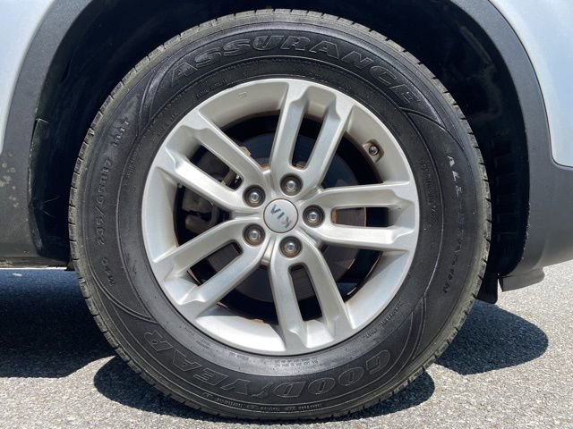 Used 2015 Kia Sorento LX image 3