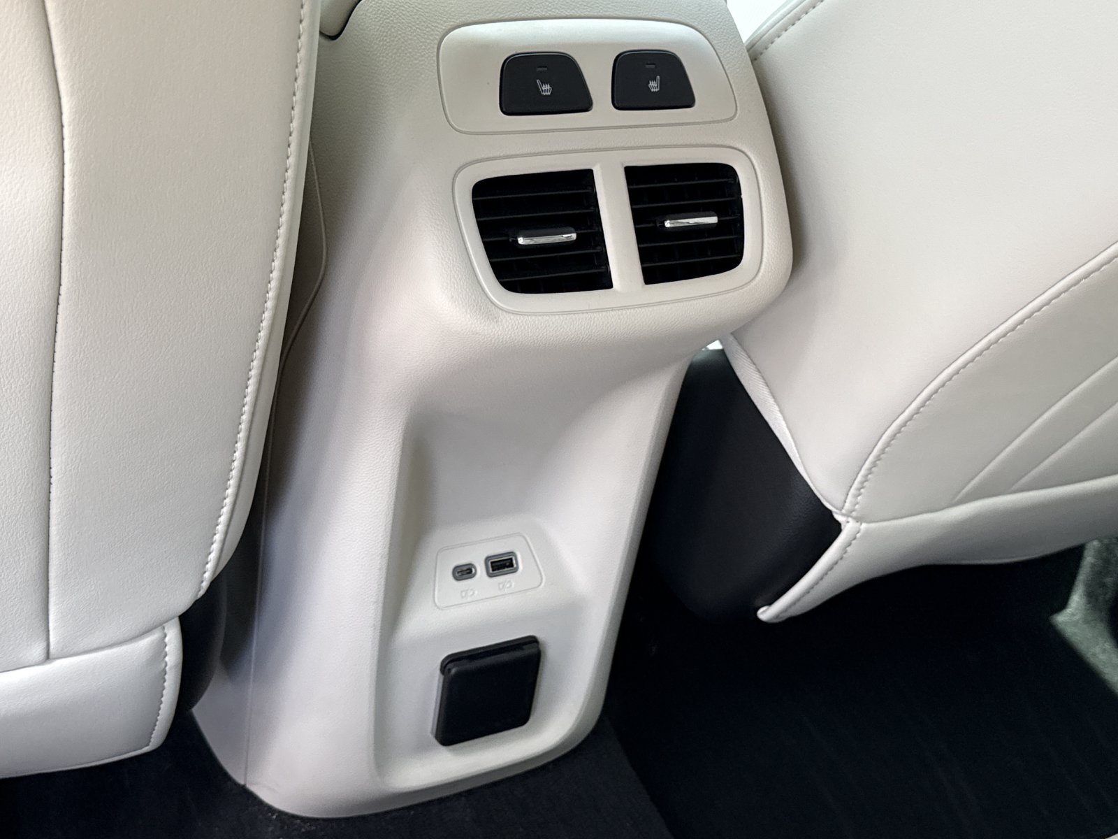 Used 2022 Buick Envision Avenir w/ Technology Package II FWD image 11