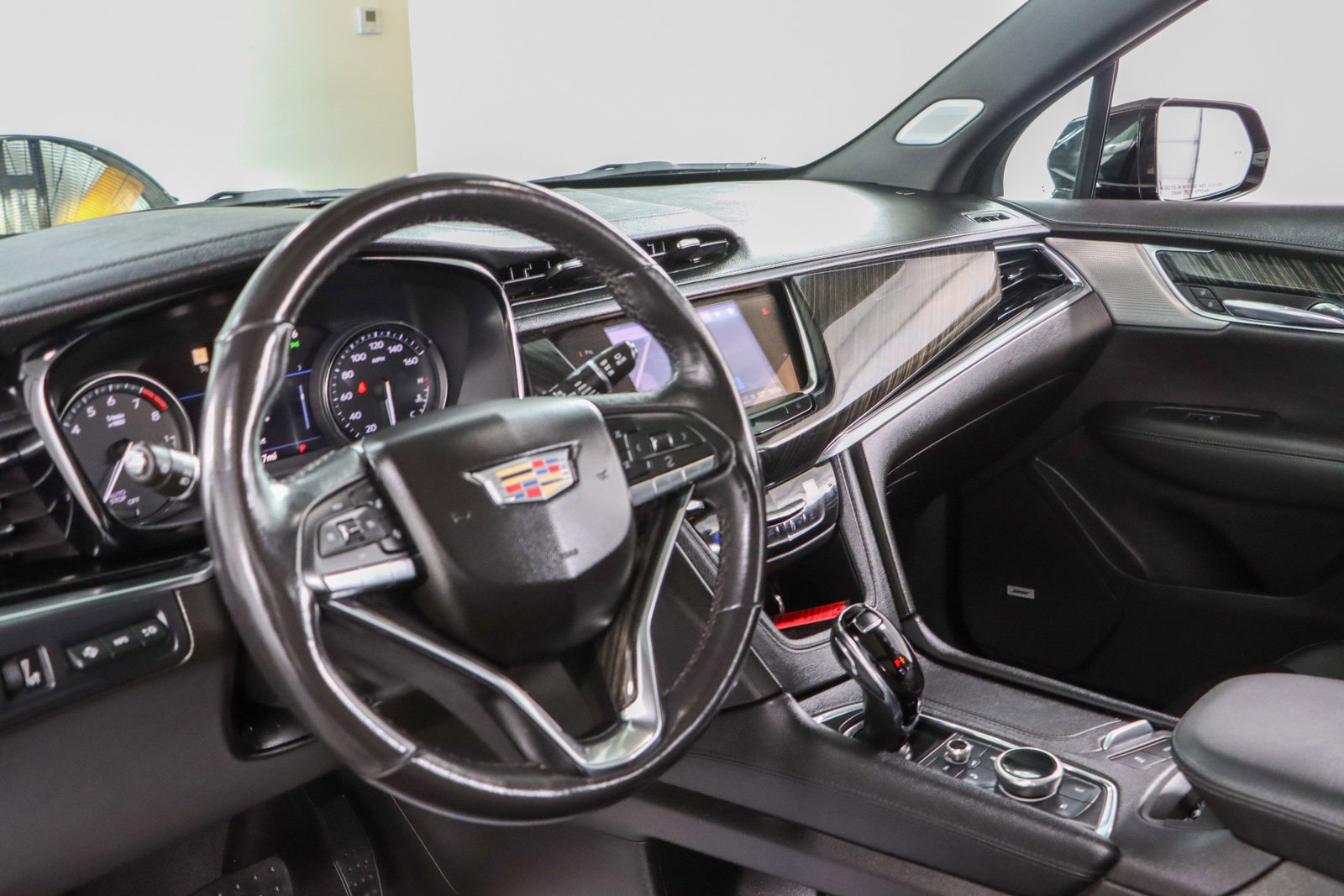 Used 2023 Cadillac XT6 Premium Luxury w/ Technology Package FWD image 25