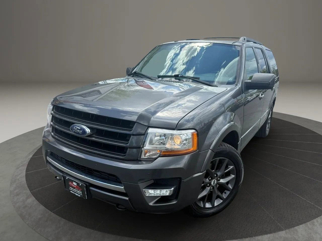 Used 2017 Ford Expedition Limited w/ Equipment Group 301A AWD/4WD image 2