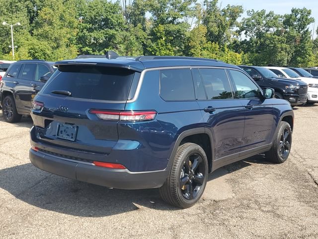 New 2026 Jeep Grand Cherokee L Limited w/ Limited Altitude Package AWD/4WD image 4