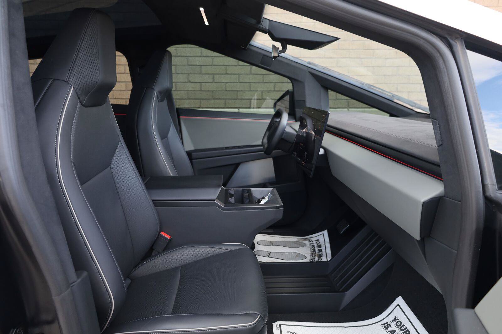 Used 2025 Tesla Cybertruck Cyberbeast AWD/4WD image 28