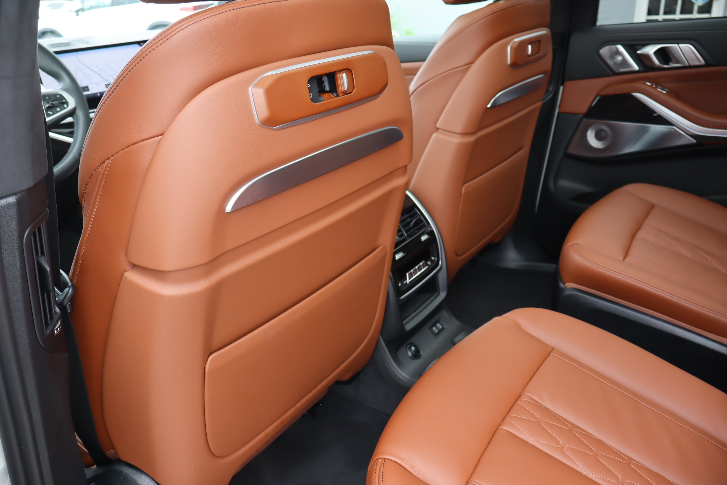 Used 2025 BMW X7 M60i AWD/4WD image 31