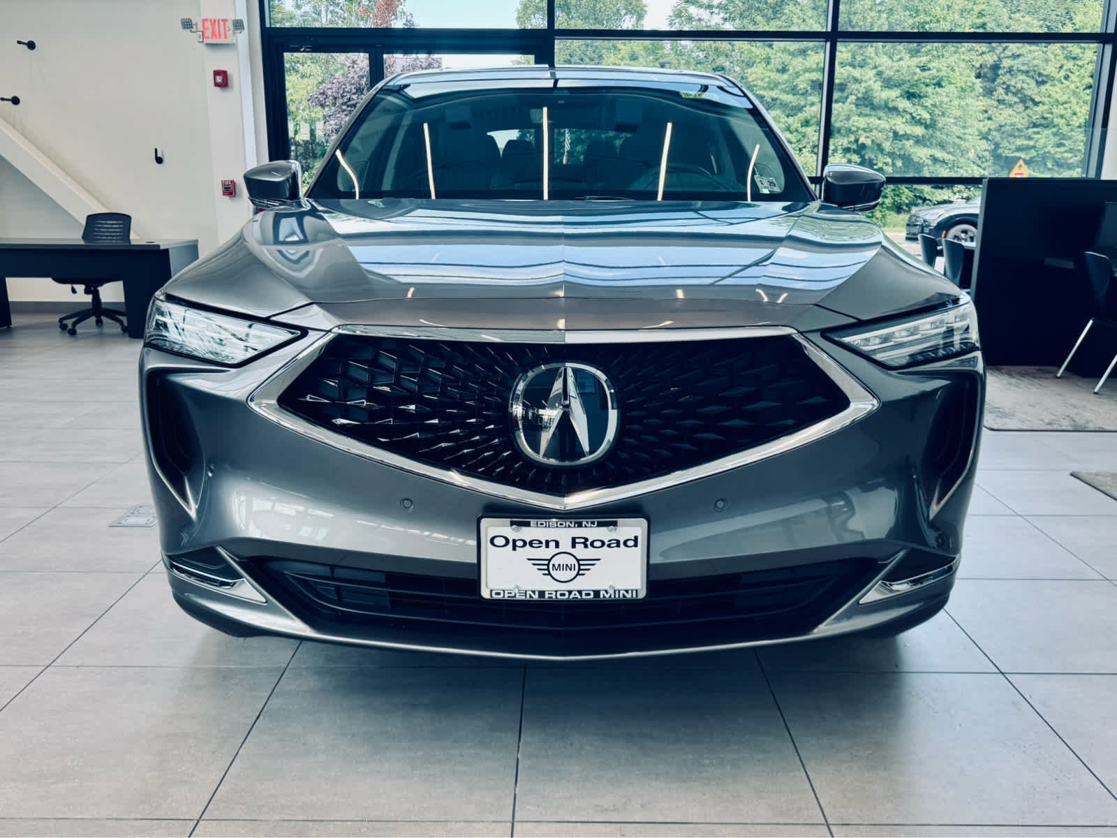 Used 2024 Acura MDX SH-AWD w/ Technology Package image 3