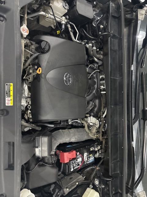 Used 2021 Toyota Highlander XLE AWD/4WD image 36