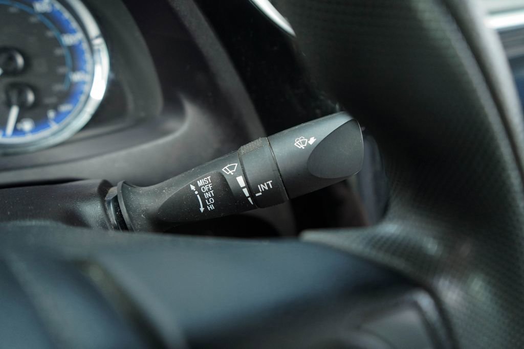 Used 2018 Toyota Corolla LE w/ Carpet Mat Package (TMS) image 28