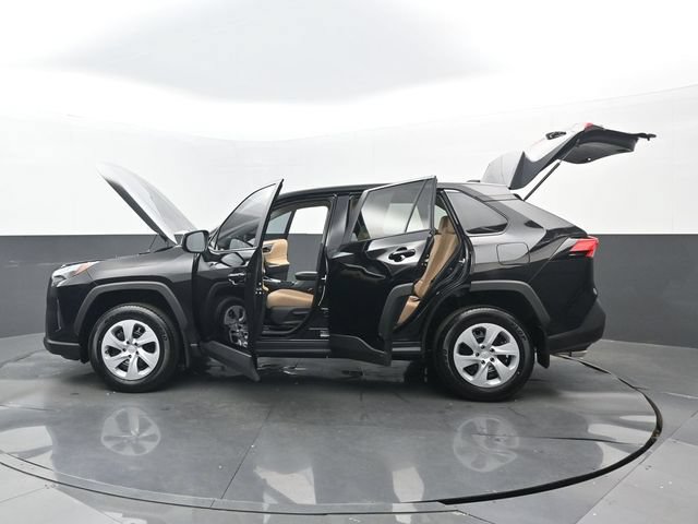 Used 2025 Toyota RAV4 LE AWD/4WD image 32