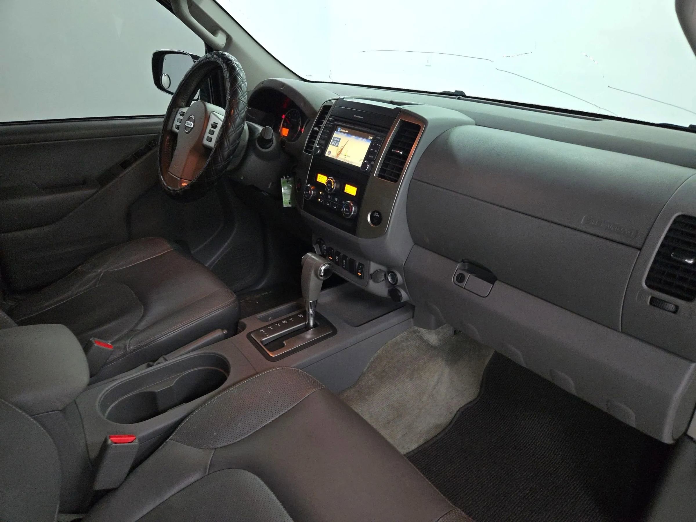 Used 2015 Nissan Frontier SL w/ Moonroof Package image 28