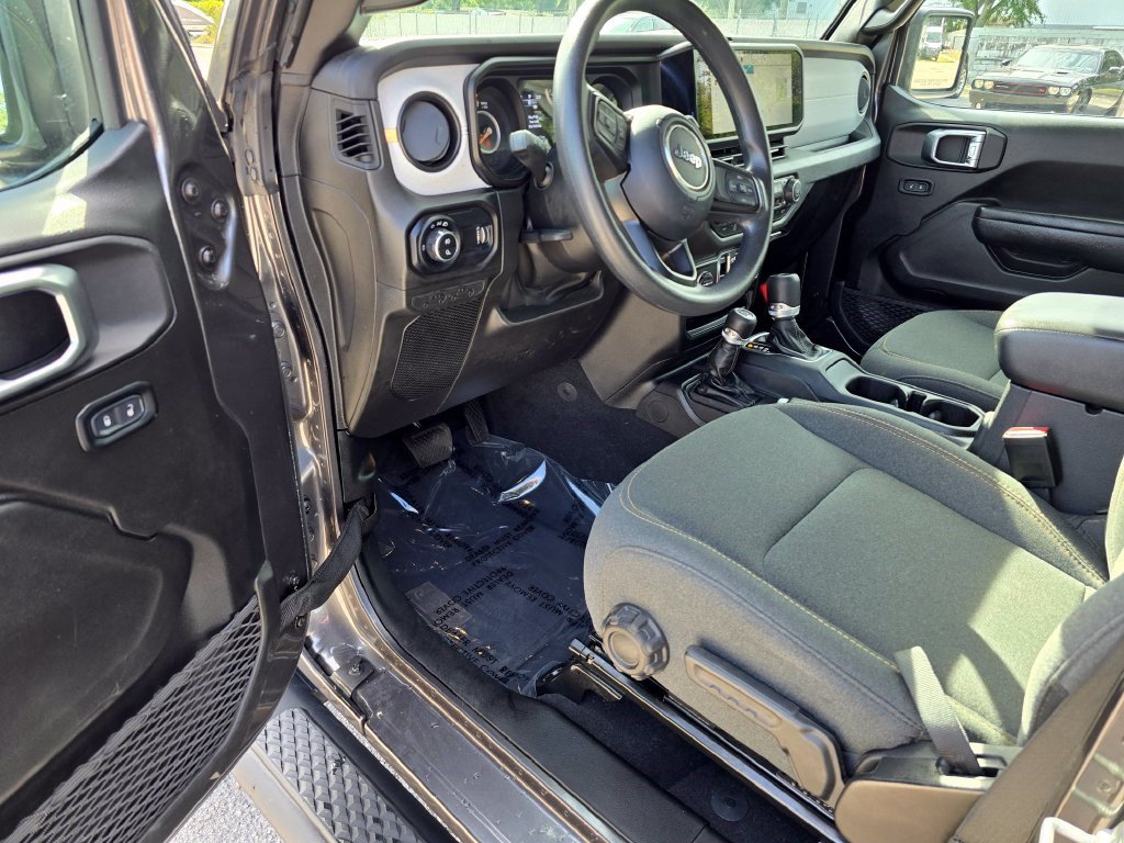 Used 2025 Jeep Gladiator Sport AWD/4WD image 17