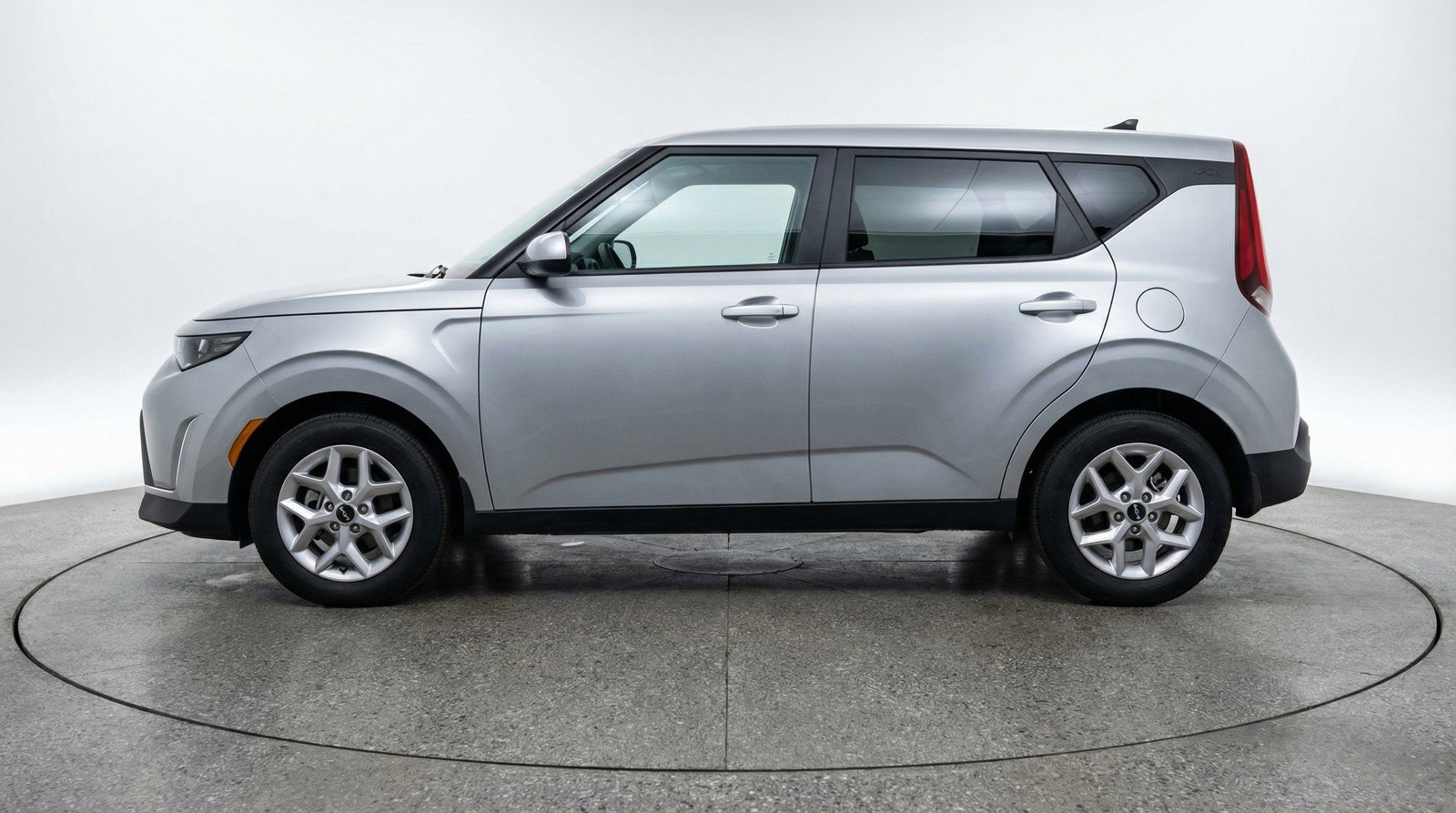 Used 2025 Kia Soul LX w/ LX Technology Package image 5