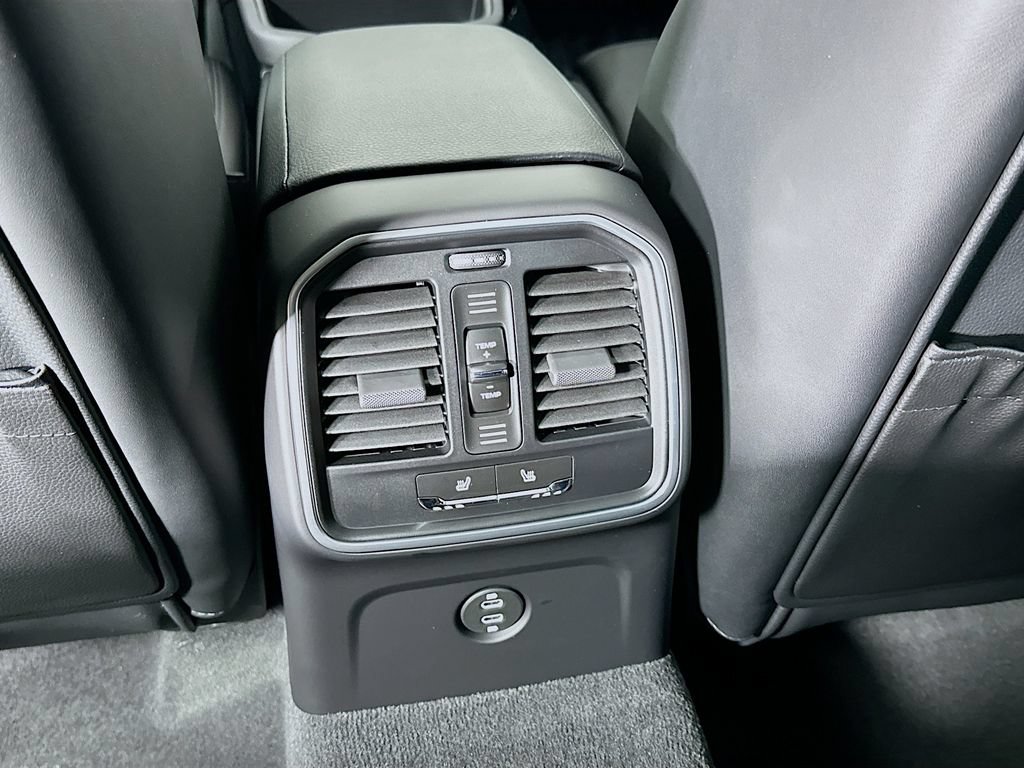 Certified 2026 Porsche Macan AWD/4WD image 27