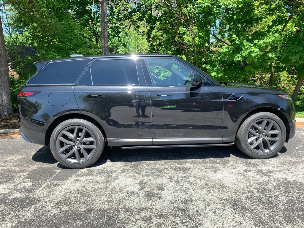Used 2024 Land Rover Range Rover Sport SE AWD/4WD image 7