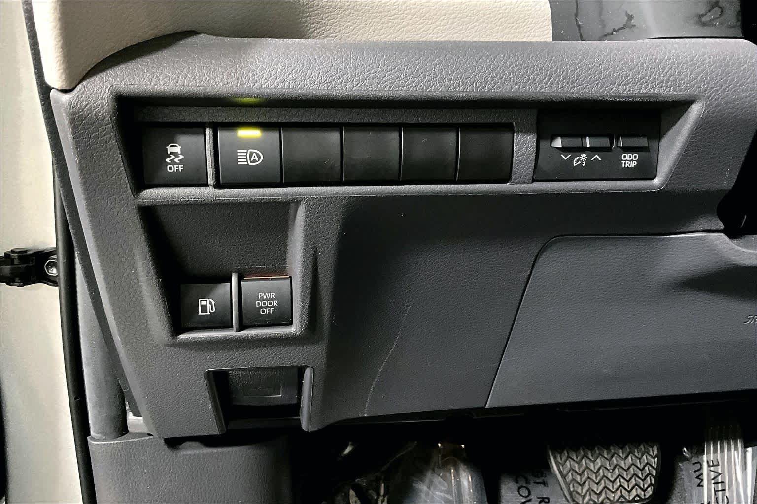 Used 2024 Toyota Sienna XLE FWD image 35