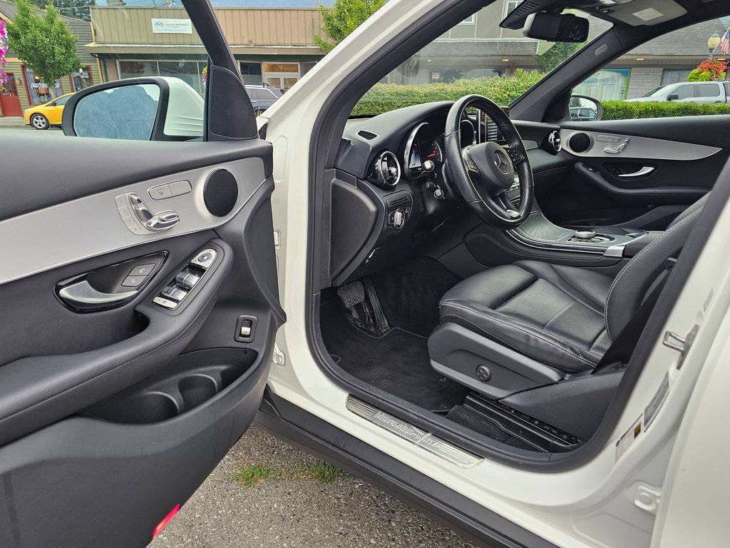 Used 2019 Mercedes-Benz GLC 300 4MATIC image 22