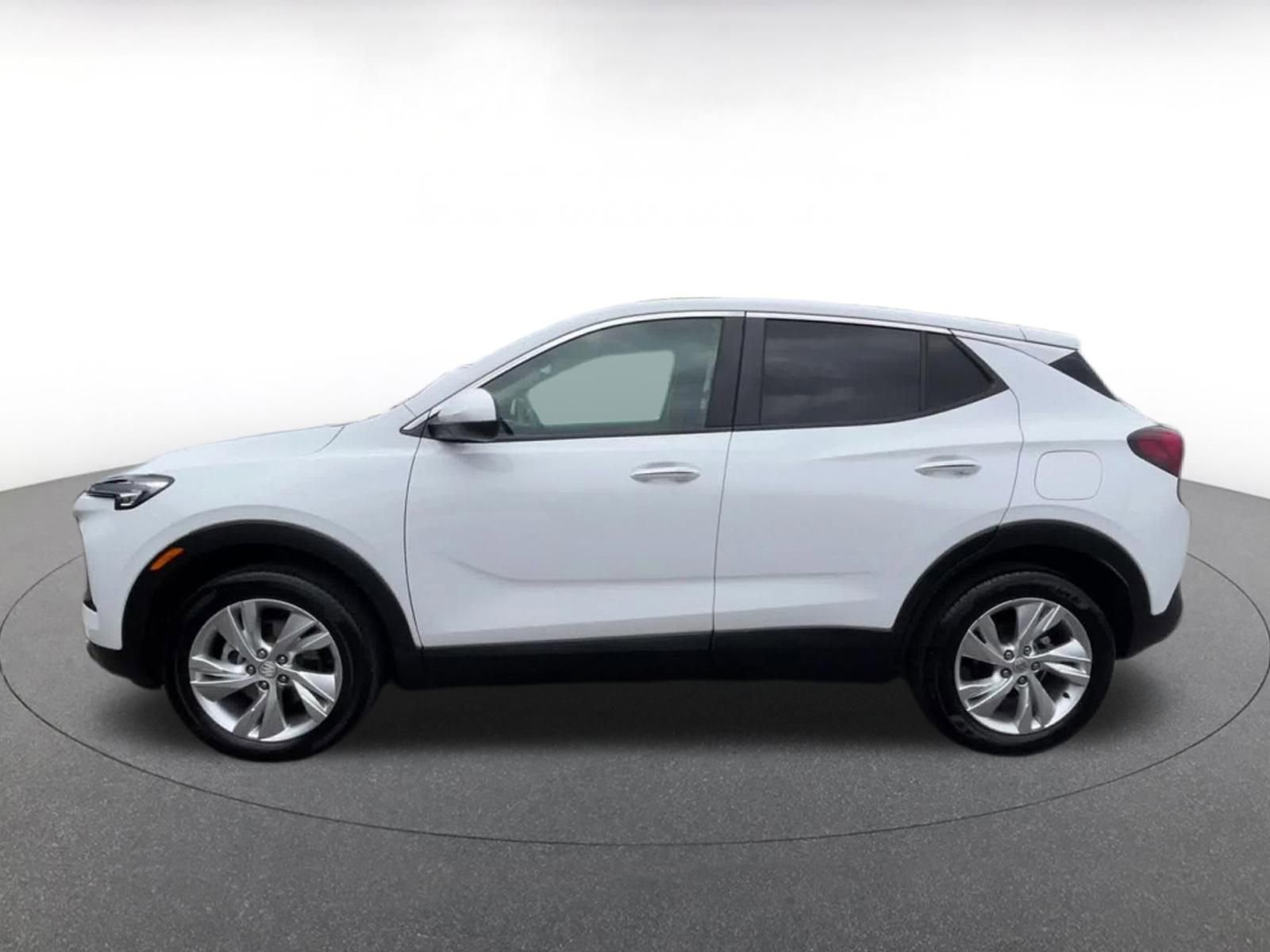 Used 2025 Buick Encore GX Preferred AWD/4WD image 9