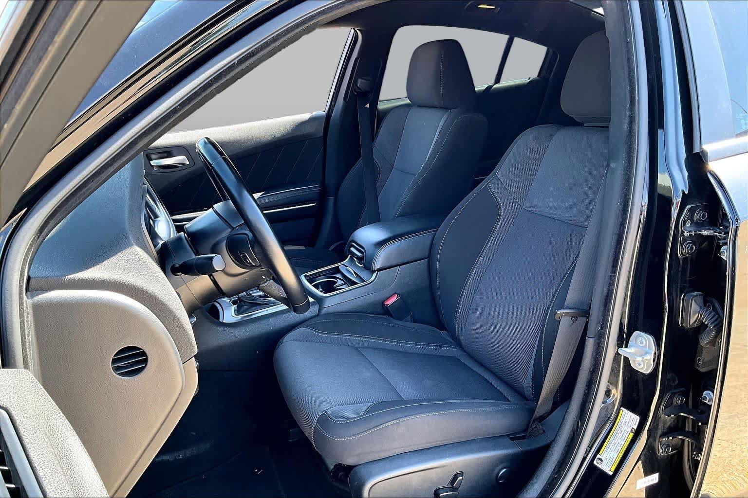 Used 2022 Dodge Charger SXT RWD image 9